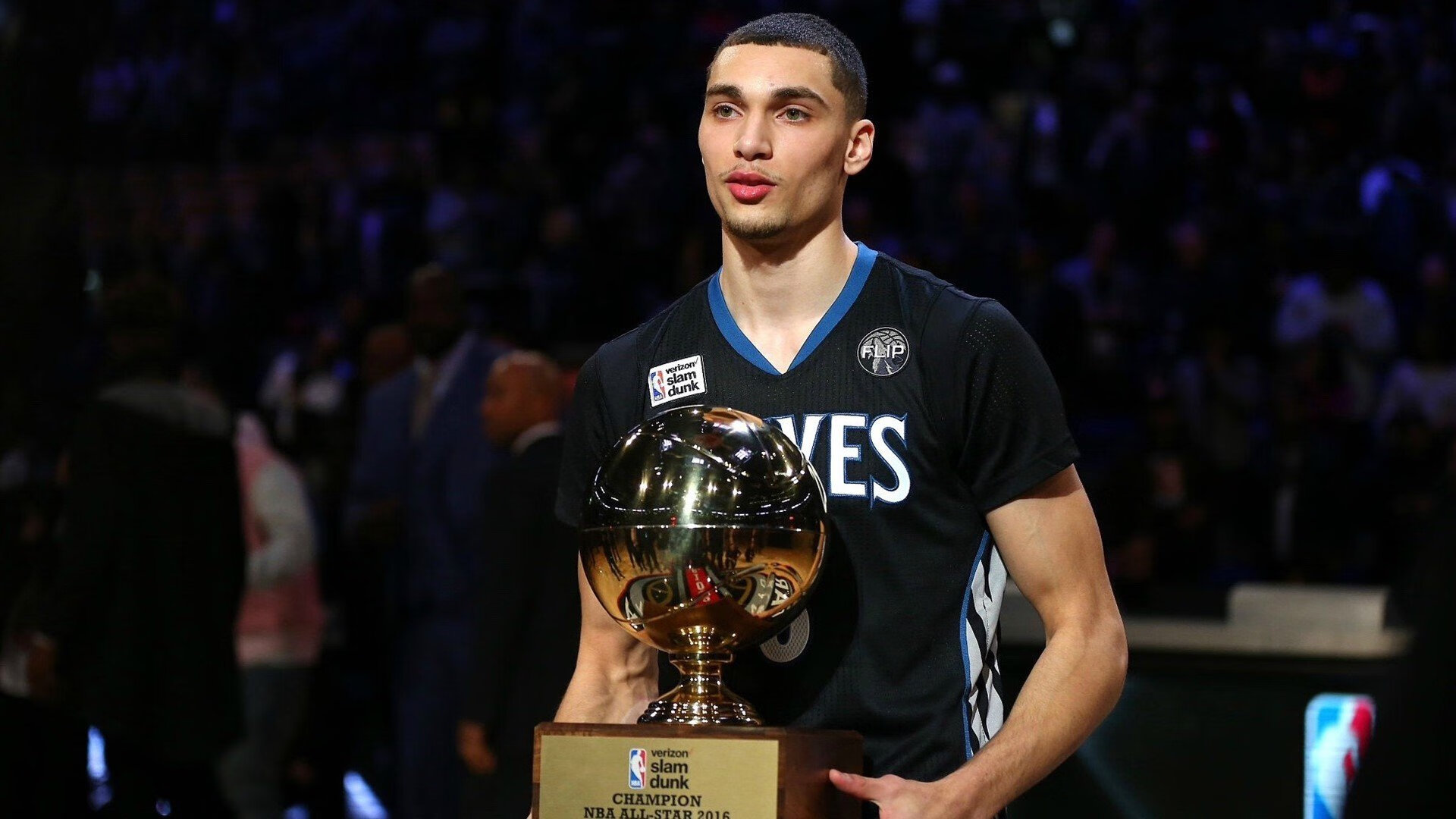 乔治·巴尔：全黑队中场的“核心人物”，每次传球都精准无误，确保进攻威胁不断