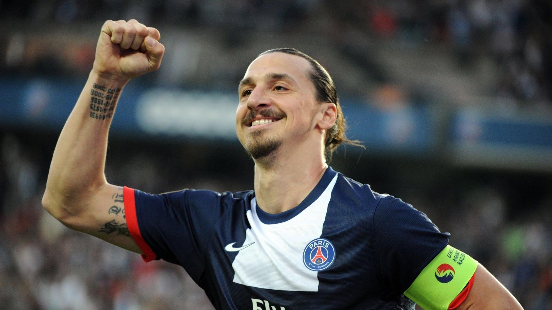 乔治·巴尔：全黑队中场的“核心人物”，每次传球都精准无误，确保进攻威胁不断